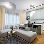 Stylish & Charming - Center