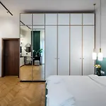 Stylish & Charming - Center Apartman