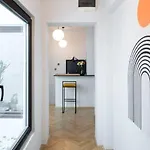 Stylish & Charming - Center Apartman