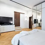 Stylish & Charming - Center Apartman *