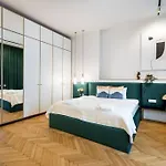 Stylish & Charming - Center Apartman *