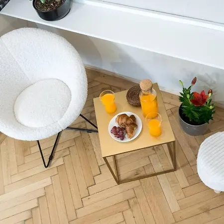 Stylish & Charming - Center Apartment