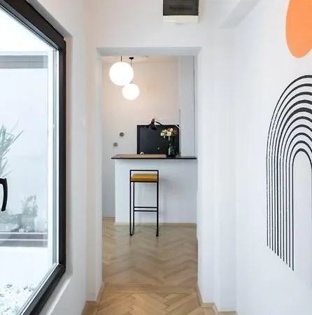 Stylish & Charming - Center Apartment