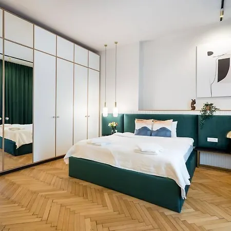 Stylish & Charming - Center Апартаменты *