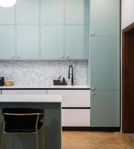 Stylish & Charming - Center