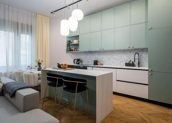 Daire Stylish & Charming - Center *