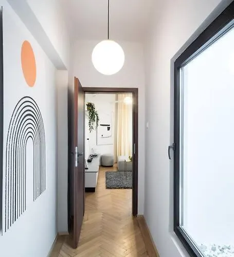 Daire Stylish & Charming - Center *