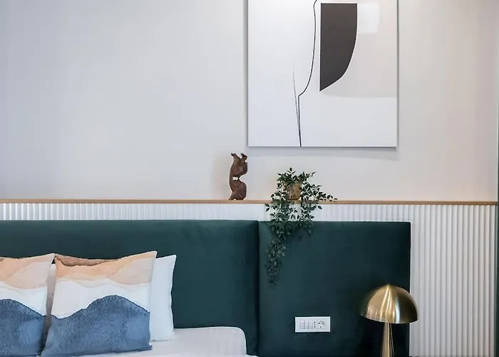 Daire Stylish & Charming - Center
