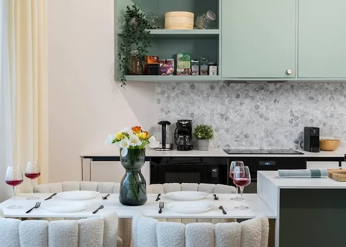 Daire Stylish & Charming - Center *