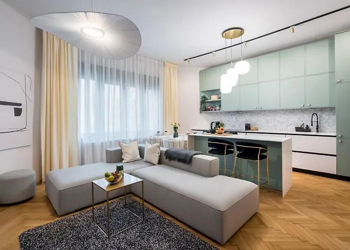 Stylish & Charming - Center